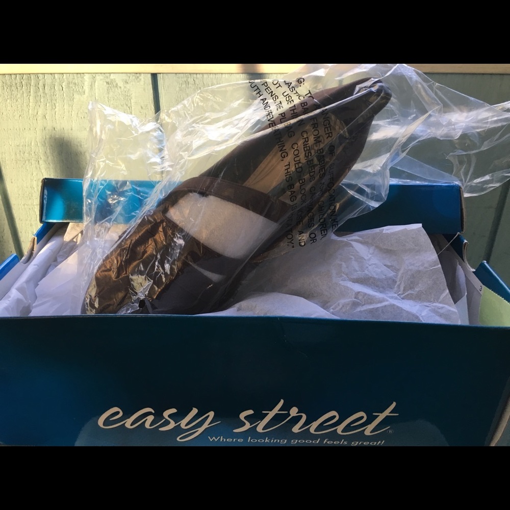 Shoes - Picture 2 of 5